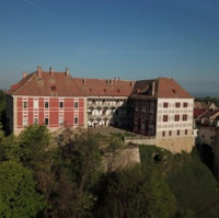 Do Opočna na zmrzlinu a za památkami